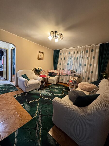 Piata Resita, sector 4, mobilat/ utilat, loc de parcare