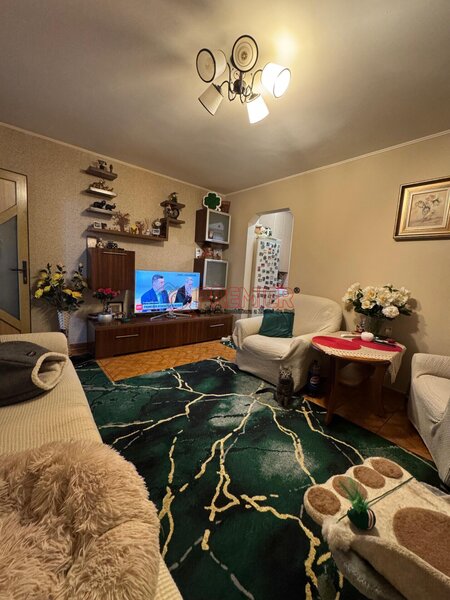 Piata Resita, sector 4, mobilat/ utilat, loc de parcare