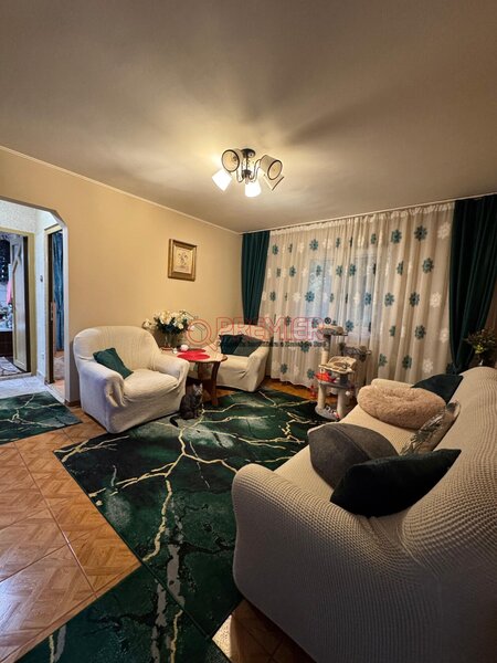 Piata Resita, sector 4, mobilat/ utilat, loc de parcare