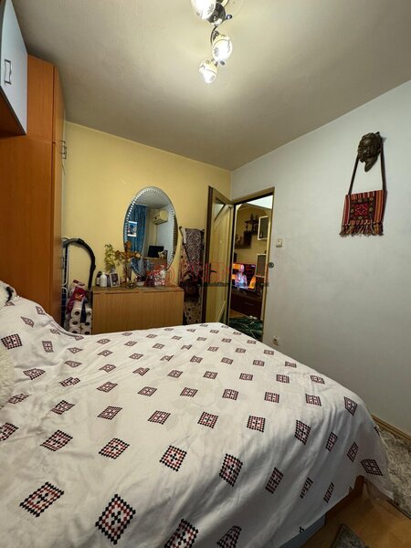 Piata Resita, sector 4, mobilat/ utilat, loc de parcare