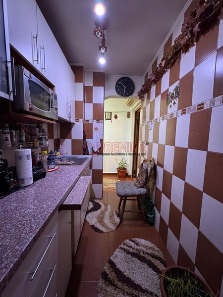 Piata Resita, sector 4, mobilat/ utilat, loc de parcare