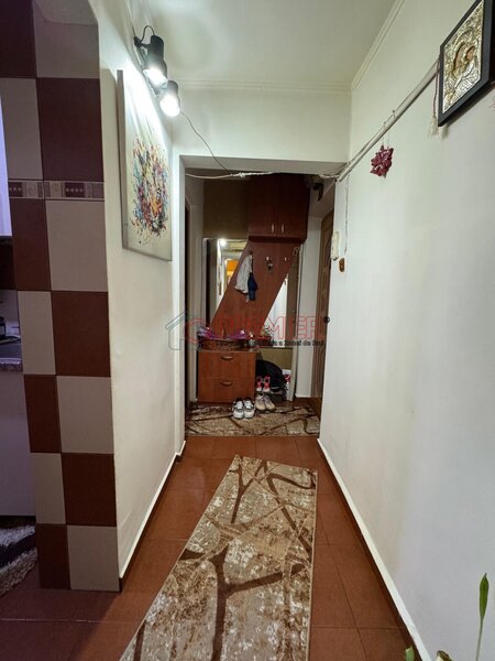 Piata Resita, sector 4, mobilat/ utilat, loc de parcare