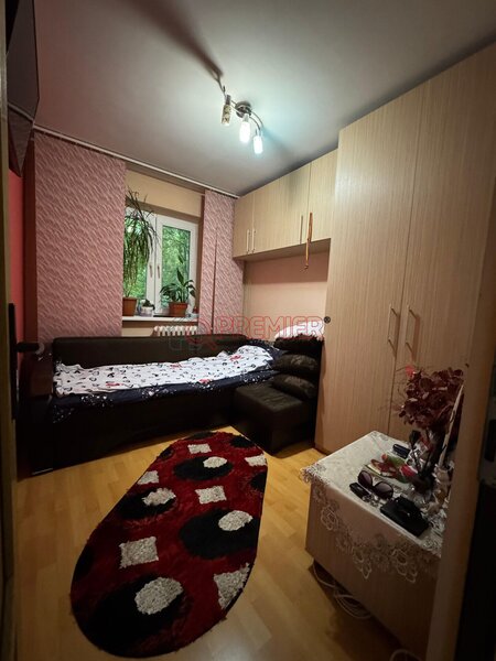 Piata Resita, sector 4, mobilat/ utilat, loc de parcare