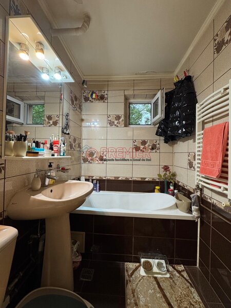 Piata Resita, sector 4, mobilat/ utilat, loc de parcare