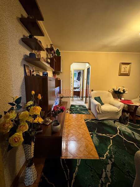 Piata Resita, sector 4, mobilat/ utilat, loc de parcare