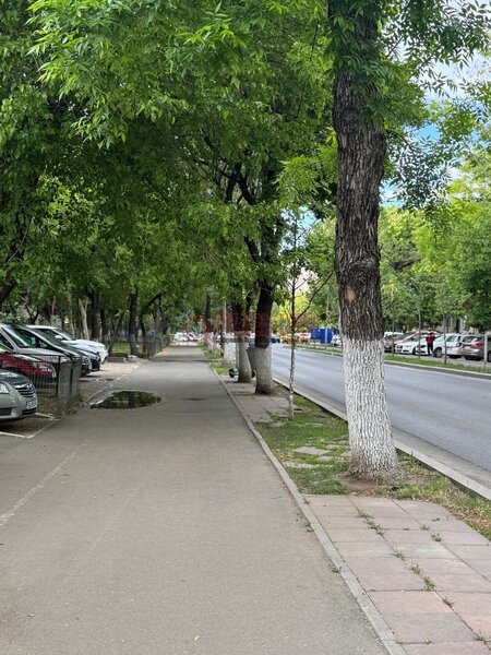 Piata Resita, sector 4, mobilat/ utilat, loc de parcare